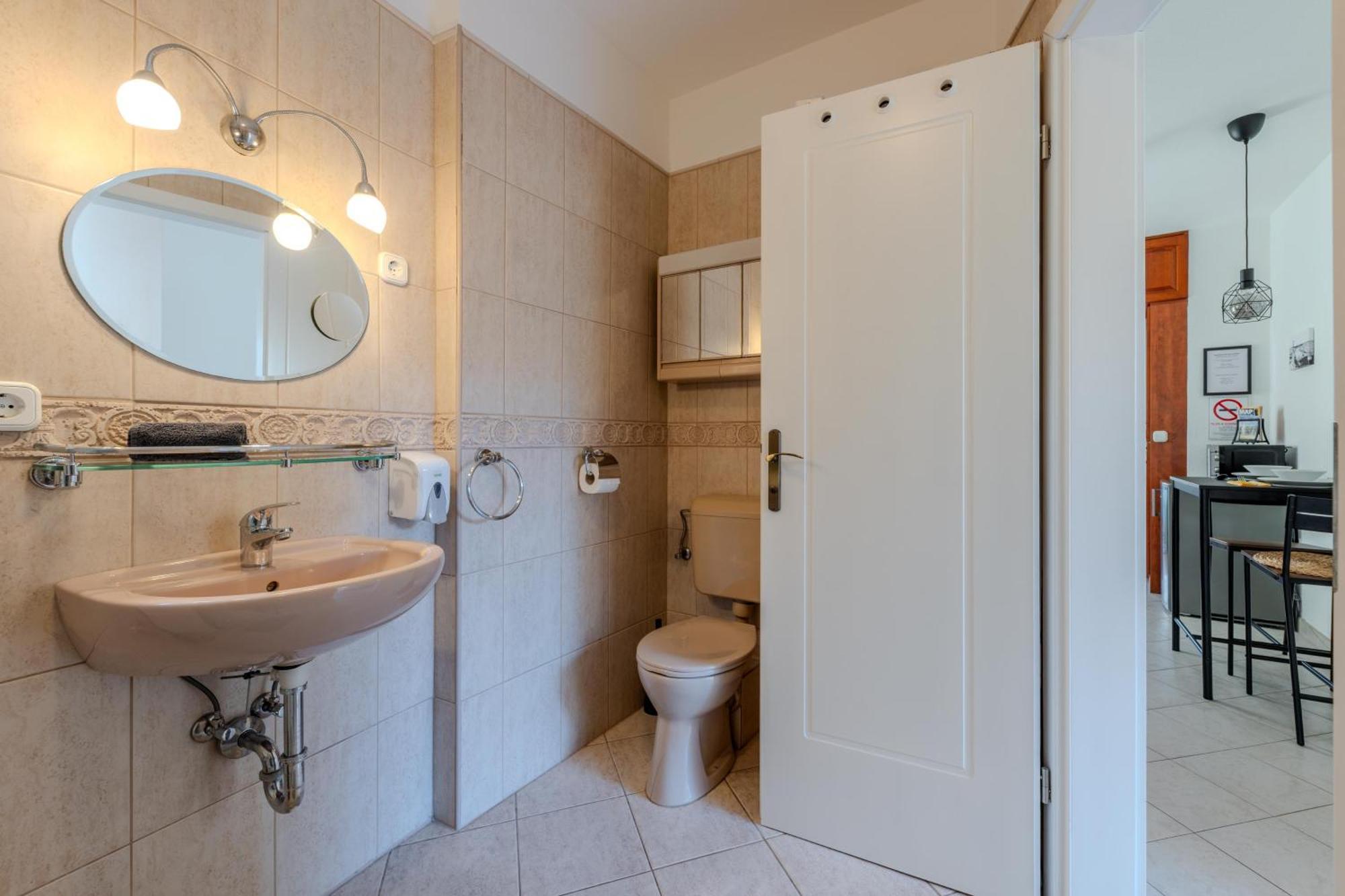 Cozy Flat In The Heart Of Buda Budapest Eksteriør billede